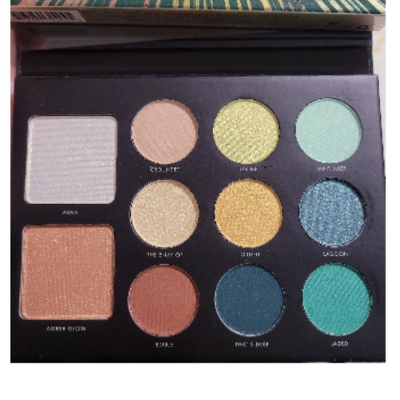 Milani: Gilded Jade Hyper-Pigmented Eye & Face Palette: New! 💚 - Picture 3 of 4